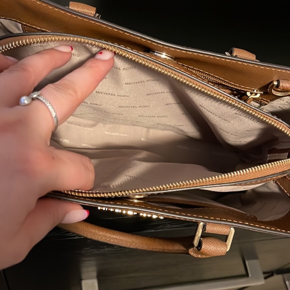 Michael Kors tote - Picture 4 of 6